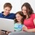 Familie mit Laptop Familie mit Laptop