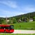 Roter Bus fährt über Landstraße Roter Bus fährt über Landstraße