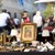 Bild eines Flohmarktstandes mit Menschen im Hintergrund