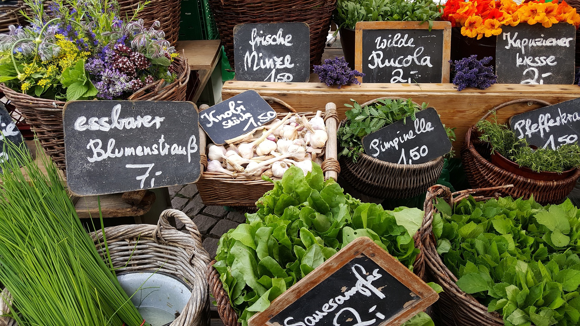 Stand auf einem Wochenmarkt